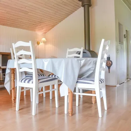 Three-bedroom Holiday In Jagerspris