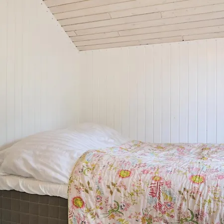 Three-bedroom Holiday In Jagerspris Jaegerspris